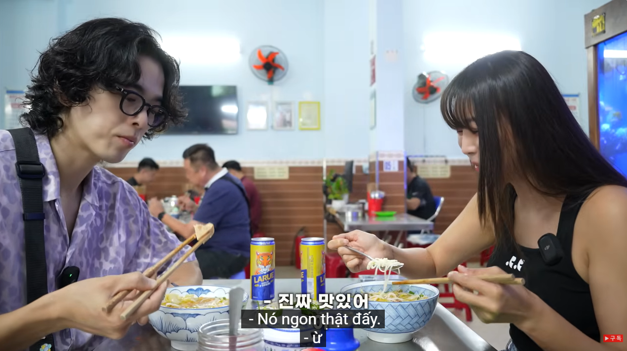 40 ans d histoire dans un bol le bun cha ca de Da Nang séduit un couple de voyageurs sud-coréens