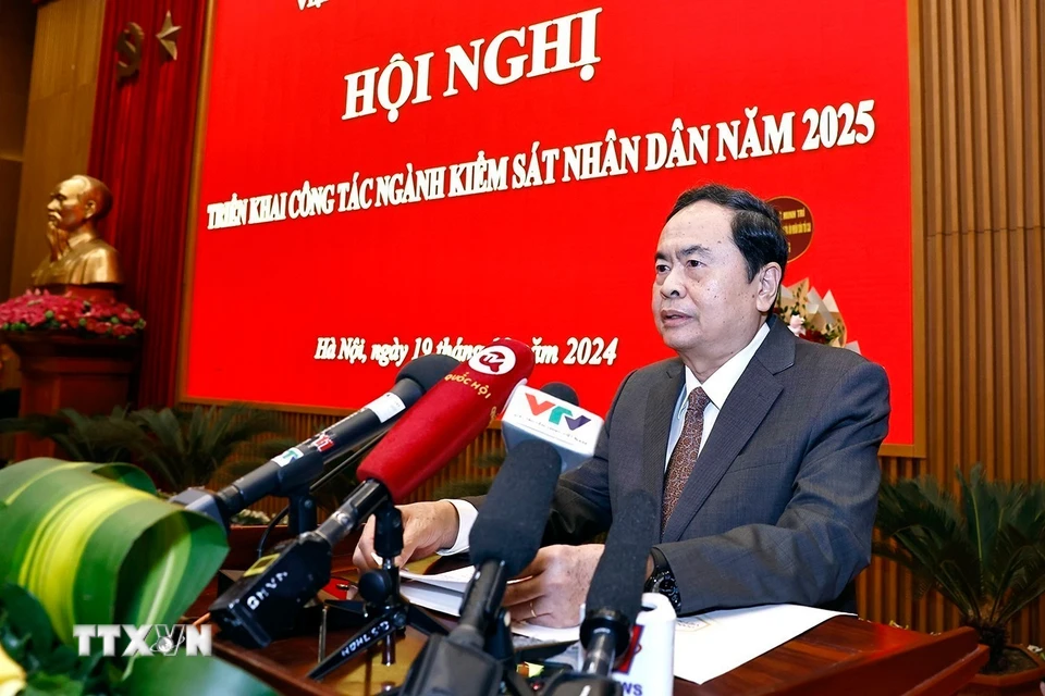 Le plus haut législateur demande au secteur du parquet de se rénover