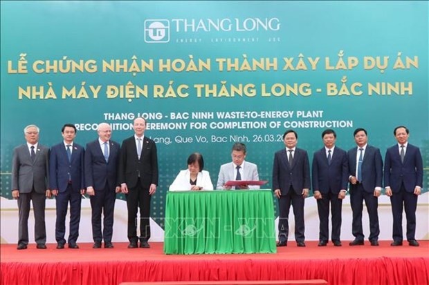 Le Président du Parlement finlandais assiste à la cérémonie de certification de l achèvement de la centrale électrique à déchets de Thang Long - Bac Ninh