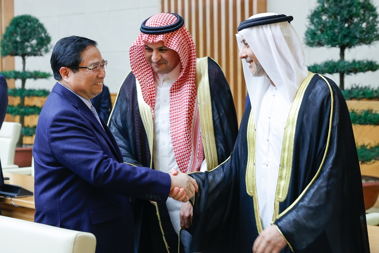 Le Premier ministre appelle à concrétiser les accords avec l’Arabie saoudite, les EAU et le Qatar