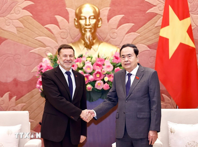 Le président de l Assemblée nationale Tran Thanh Man reçoit l ambassadeur d Australie