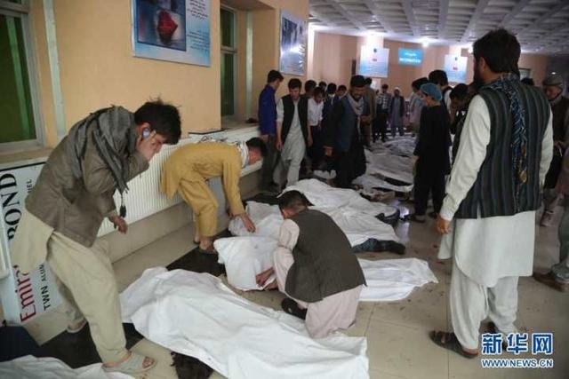 阿富汗首都一学校外发生汽车爆炸，至少55人死亡