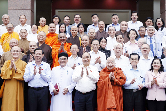 越南国家主席阮春福会见胡志明市选民