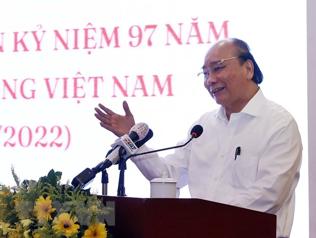 越南国家主席阮春福会见胡志明市新闻媒体机构代表