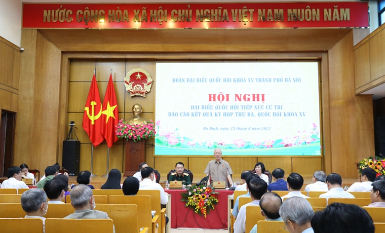 阮富仲总书记在第十五届国会第三次会议结束后会见河内市选民