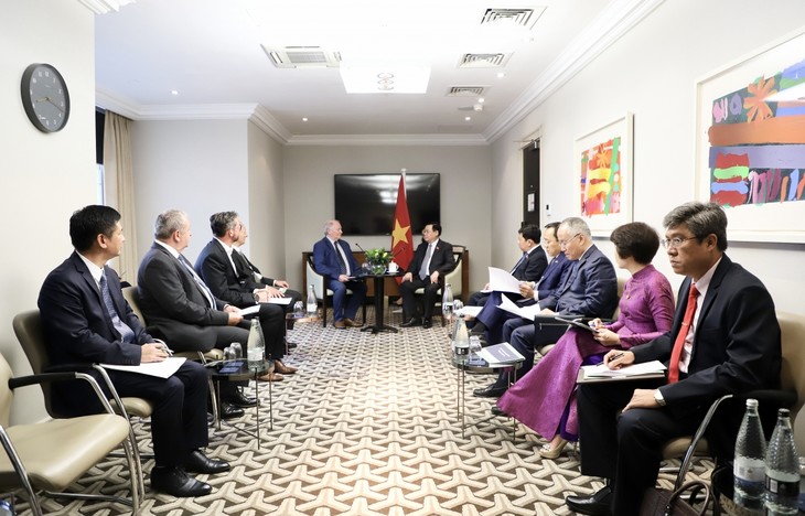 越南国会主席王廷惠会见英国企业能源公司代表
