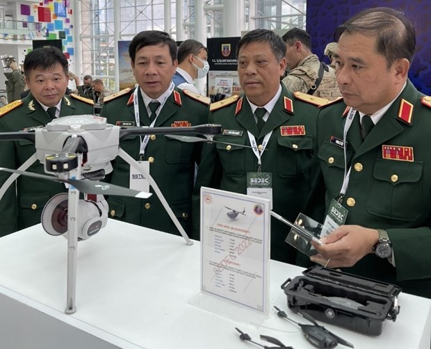 越南国防部代表团参加2022年土耳其国际国防工业展览会