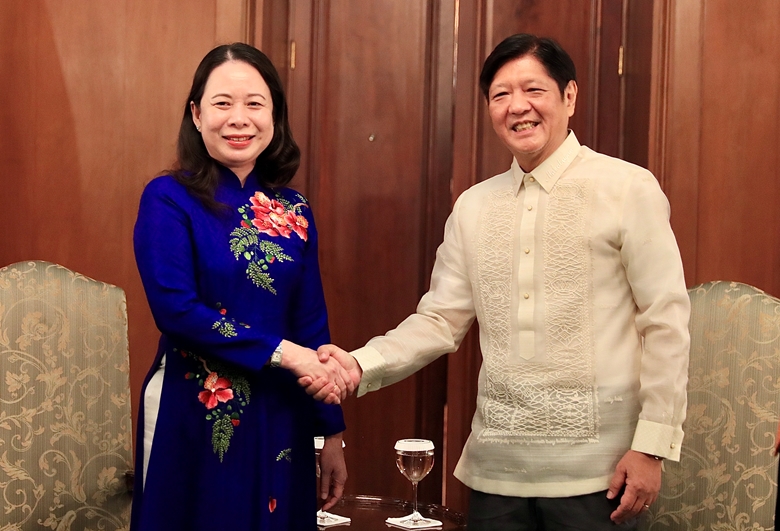 越南国家副主席武氏映春会见菲律宾总统马科斯