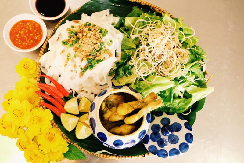 岘港市向游客推广美食