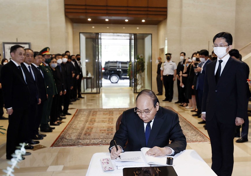 越南领导人赴日本驻河内大使馆吊唁日本前首相安倍晋三