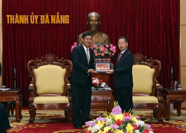 越老两国法院加强合作关系