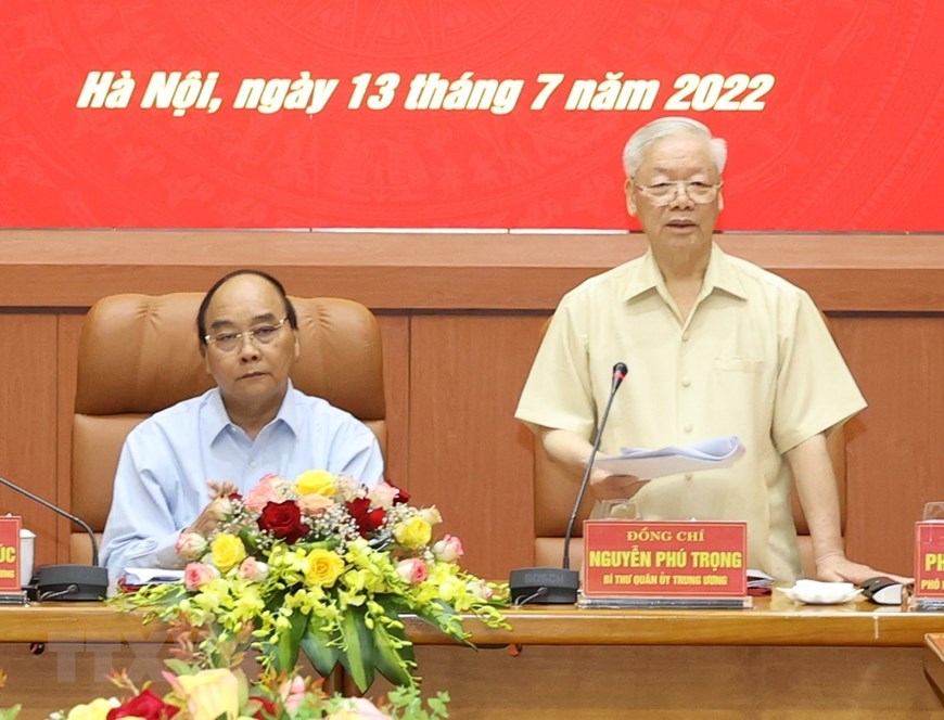 阮富仲总书记：中央军委、国防部集中有效领导建设日益强大的军队