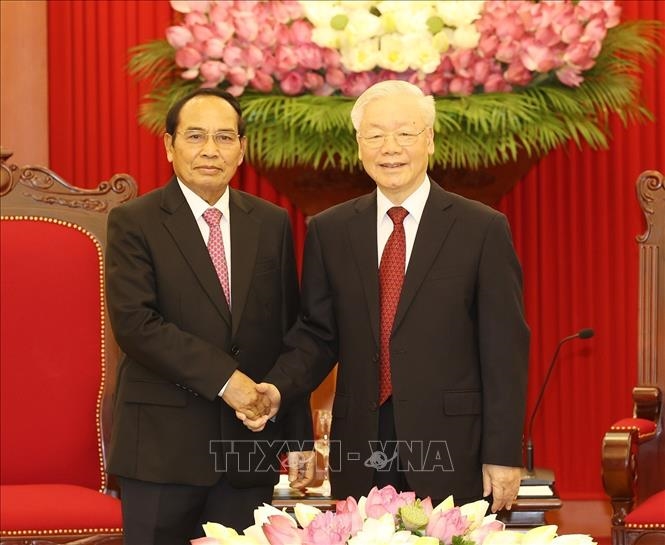 阮富仲总书记会见老挝人民革命党中央书记处常务书记、国家副主席本通•吉马尼