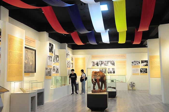 生动、真实反映越老关系的近500个珍贵资料、图片、实物和书籍