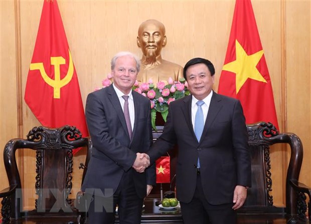 世行将协助越南培训高级研究干部和专家