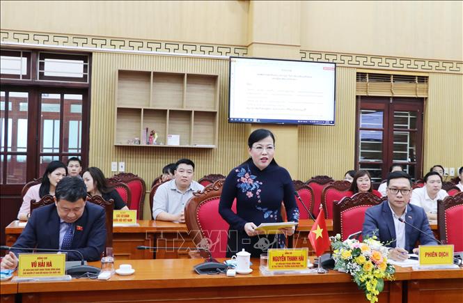 老挝国会代表团访问越南太原省