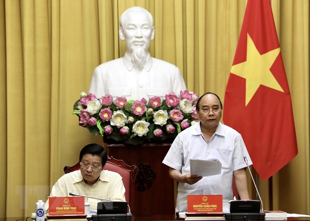 越南国家主席阮春福主持有关建设法治国家提案的会议