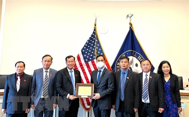 越南国会国防安全委员会代表团对美国进行工作访问