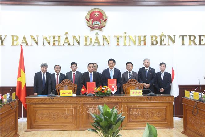 越南槟椥省同日本爱媛县签署经济合作备忘录