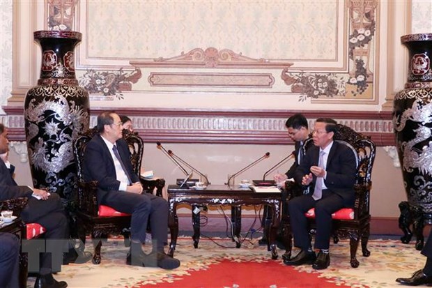 胡志明市与新加坡加强人力资源开发合作