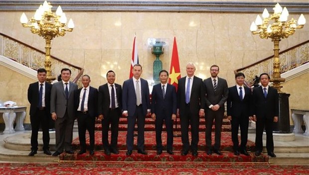 越共中央经济部部长访问比利时和欧洲