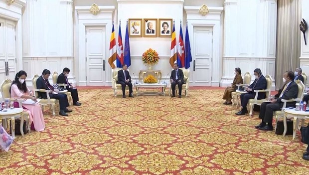 越南始终重视越柬两党两国团结、合作和守望相助的关系