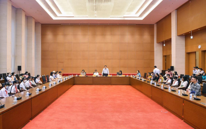 为视障儿童融入社会创造便利条件