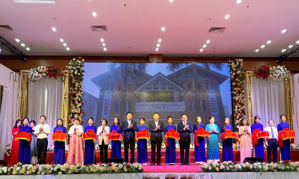 越韩携手送关怀中心在海防市成立开业