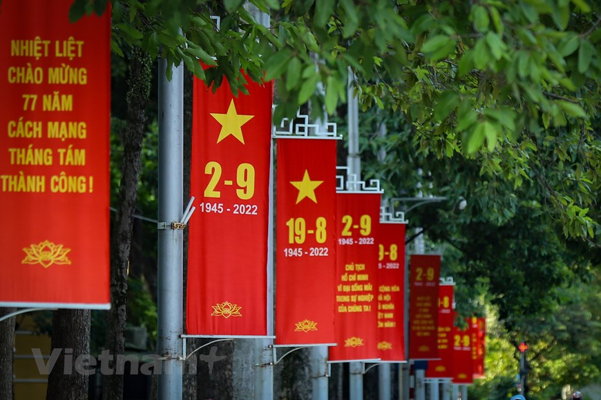 首都街道装点亮丽迎9·2国庆