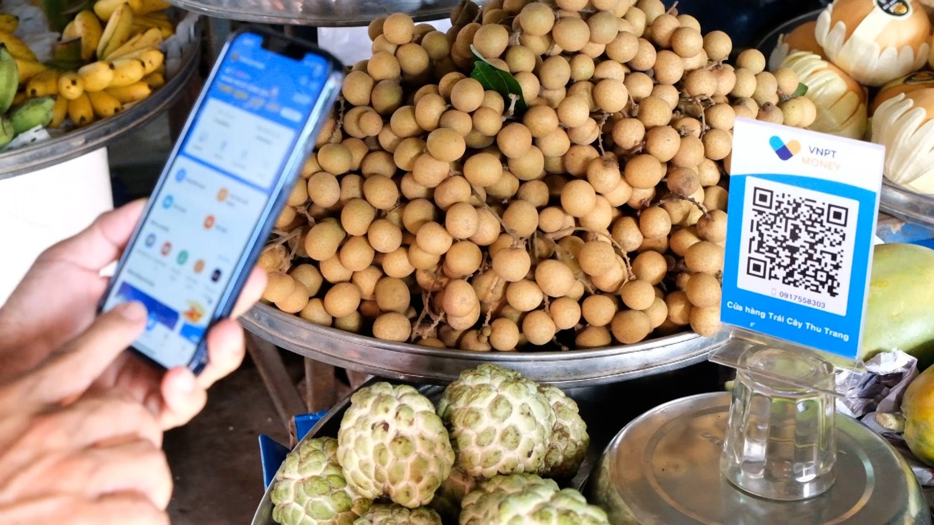 芹苴市试推首个无现金支付农贸市场