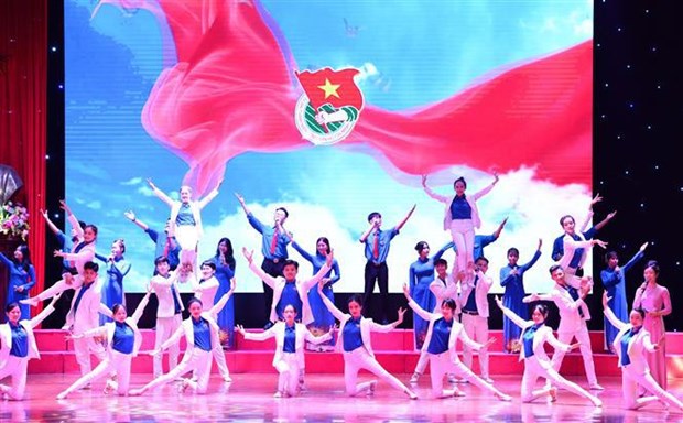 越老青年携手培育和增进两国友好关系