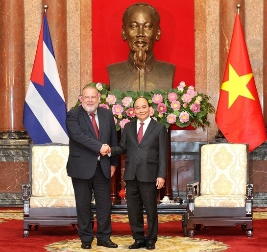 进一步深化越古两国典范关系