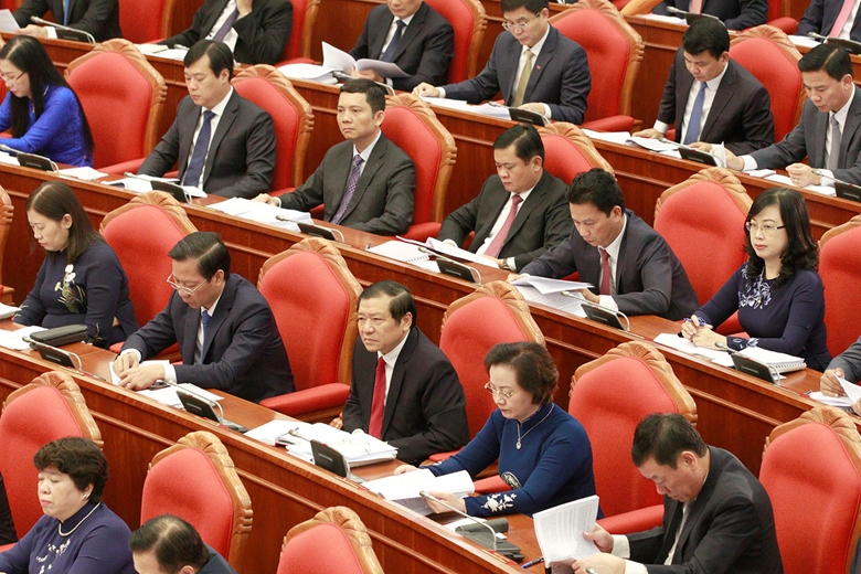 越共十三届六中全会进入第二个工作日：讨论两项重要提案