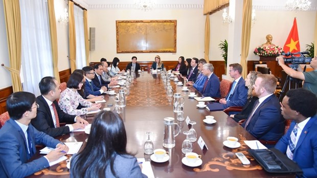 越南外交部部长裴青山会见美国国会众议院议员代表团