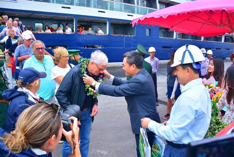 广平省首次迎来高级国际邮轮
