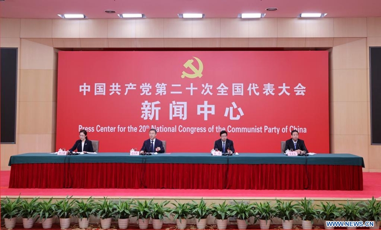 中国坚定不移全面扩大开放 推动经济全球化朝着更加开放的方向发展