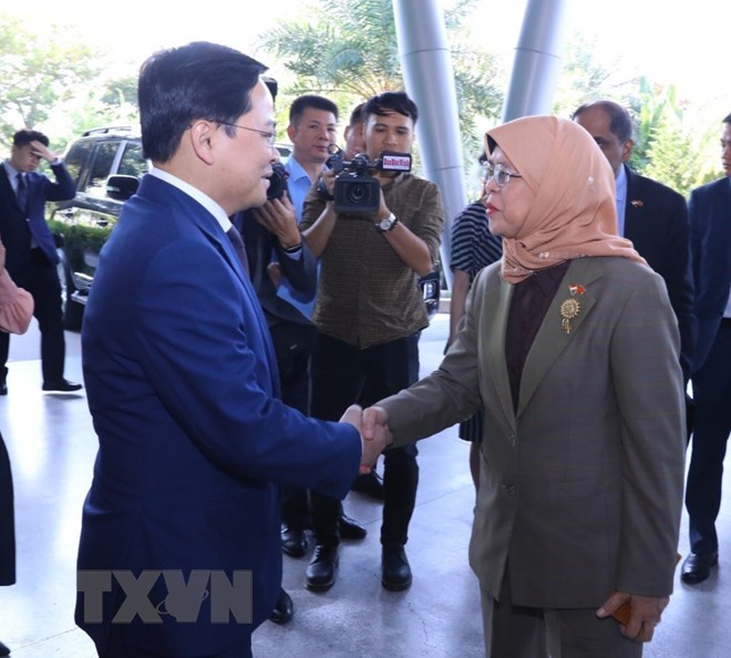 新加坡总统造访北宁省越南新加坡工业区