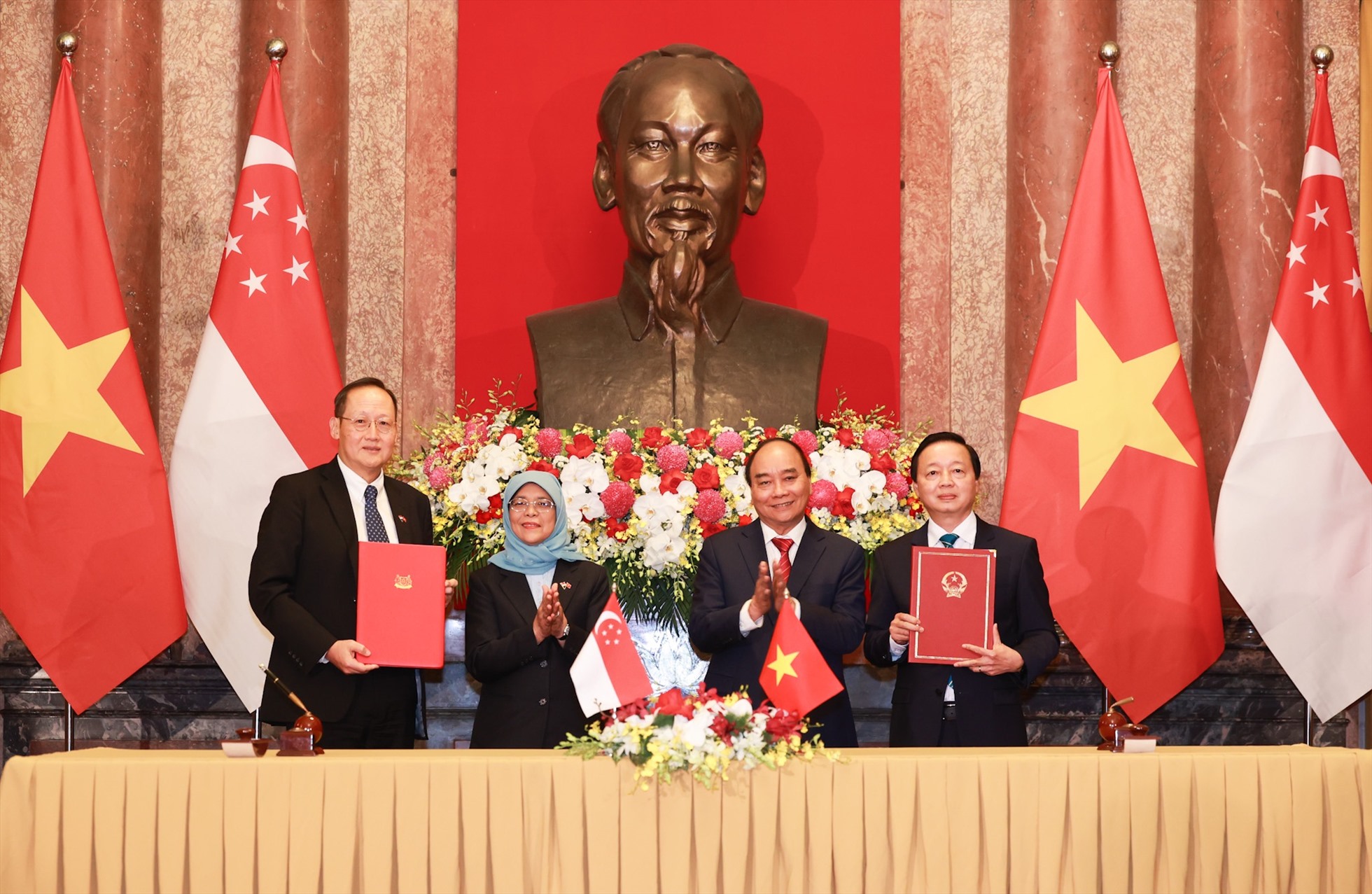 新加坡总统访越之旅：将两国经济合作推向“在数字平台上对接”的新高度