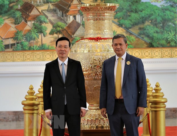 越共中央书记处常务书记武文赏会见柬埔寨王家军队副总司令兼陆军司令洪玛大将