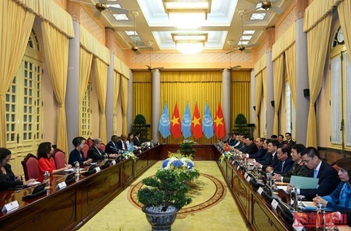 越南国家主席阮春福与联合国秘书长安东尼奥·古特雷斯举行会谈