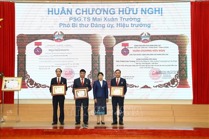 越南太原大学旗下师范大学荣获老挝国家授予的友谊勋章