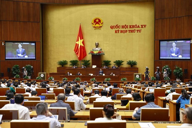 国会对建筑、通信传媒和内务领域问题进行质询