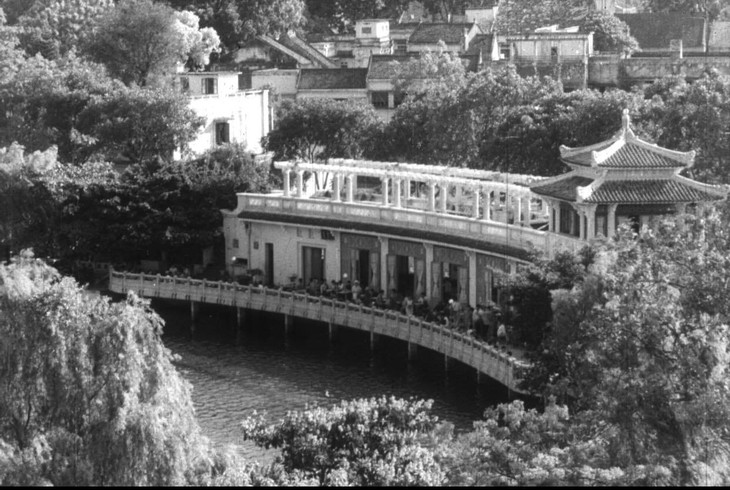 “电影中的河内历史遗迹和文化遗产”展在河内开展