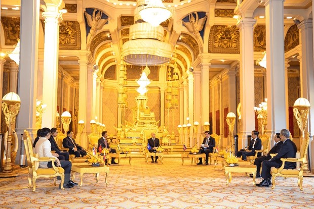 促进东盟团结和自强 巩固东盟中心地位