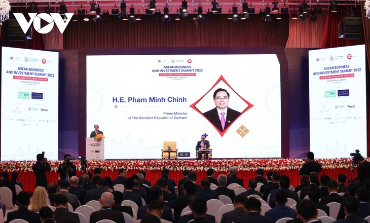 越南政府总理范明正出席2022年东盟商务与投资峰会并发表重要讲话