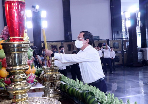 胡志明市深切哀悼抗疫斗争中牺牲的干部战士和逝世同胞