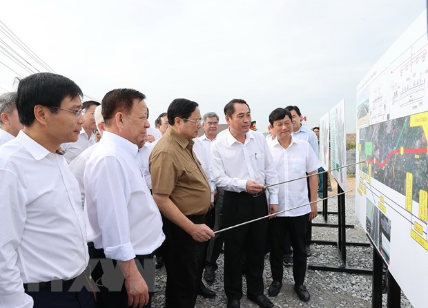 范明正总理视察平阳省重点基础设施项目施工情况