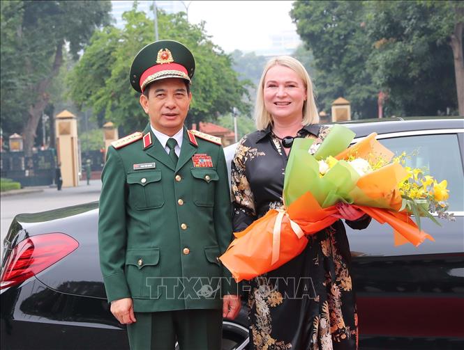捷克国防部部长切诺秋娃对越南进行正式访问（组图）