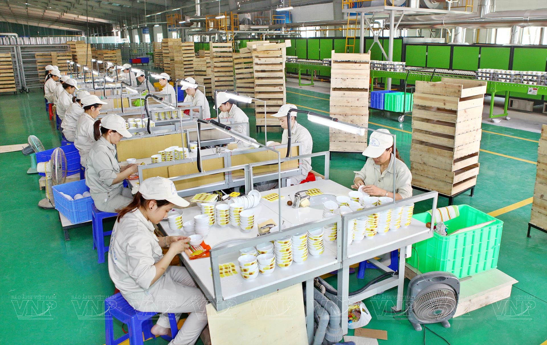 好景瓷器谱写地方企业产品远销海外的故事