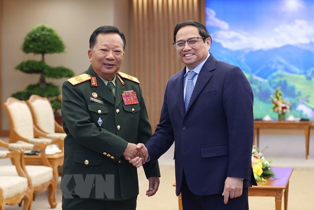 越老加强合作 提高防务能力